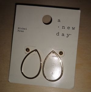 3/$18 NWT Day Earring Set Dangly Stud Minimal Gold